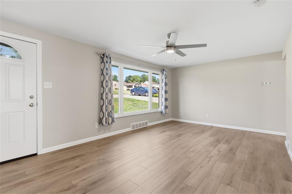 5229 Meadowcrest Road Pittsburgh, PA 15236 - Photo 3 of 35