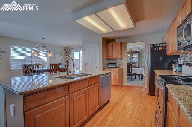 8627 Tibbs Road Peyton, CO 80831 - Photo 8 of 36