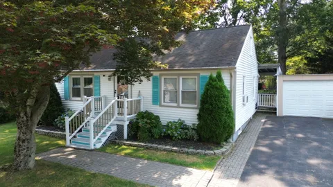 $399,900 | 7 Rocky Ledge Drive, Clinton, CT 06413
