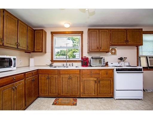 7 Plumtree Circle Springfield, MA 01118 - Photo 3 of 22