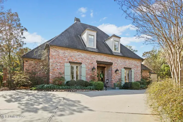 $799,000 | 5 Pecan Tree Place, Jackson, MS 39211