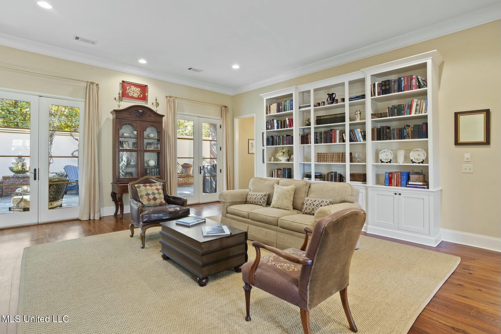 5 Pecan Tree Place Jackson, MS 39211 - Photo 9 of 62 tempImageNfZuVc