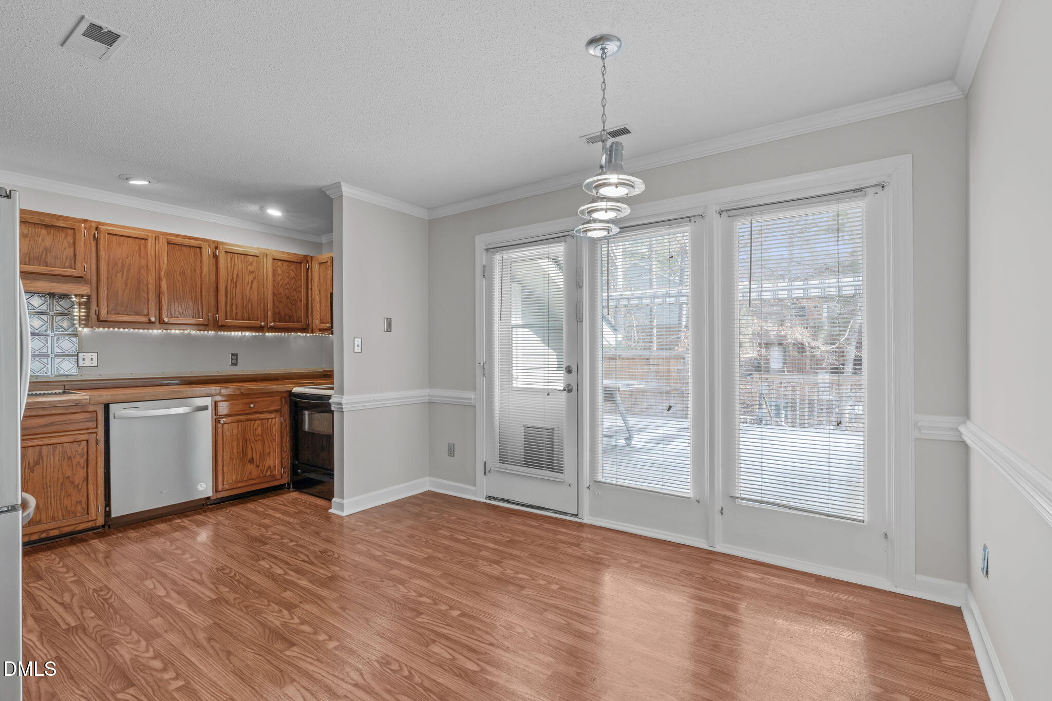 5500 Fortunes Ridge Drive, Unit 89B Durham, NC 27713 - Photo 10 of 27 Dine-in Kitchen