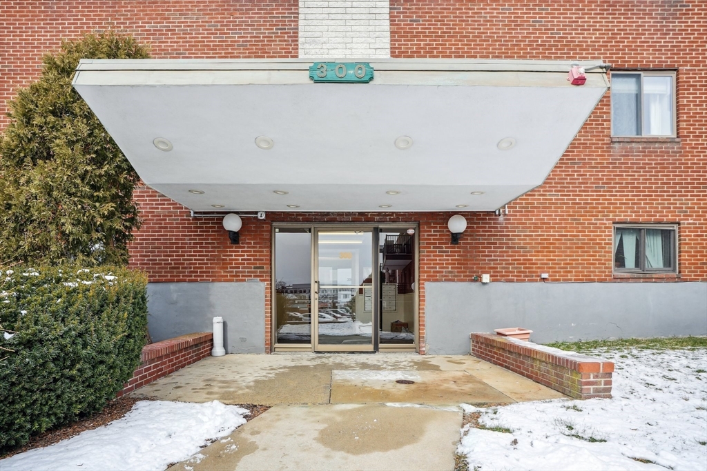 300 Governors Drive, Unit 5, Winthrop, MA 02152 Compass