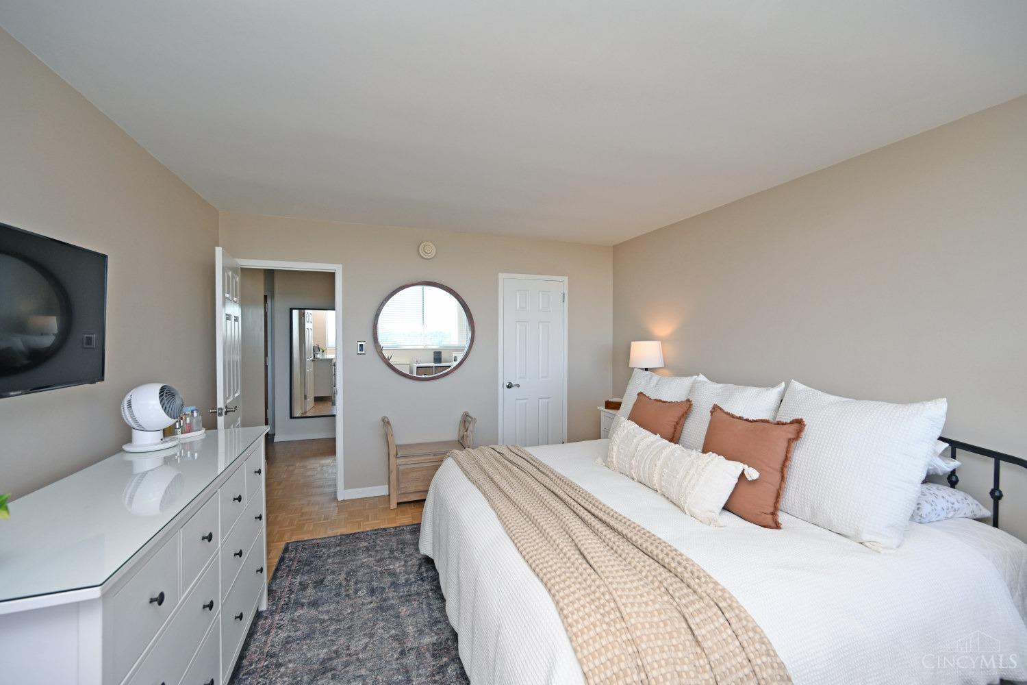 2324 Madison Road, Unit 1105 Cincinnati, OH 45208 - Photo 32 of 40 Gallery Image 32