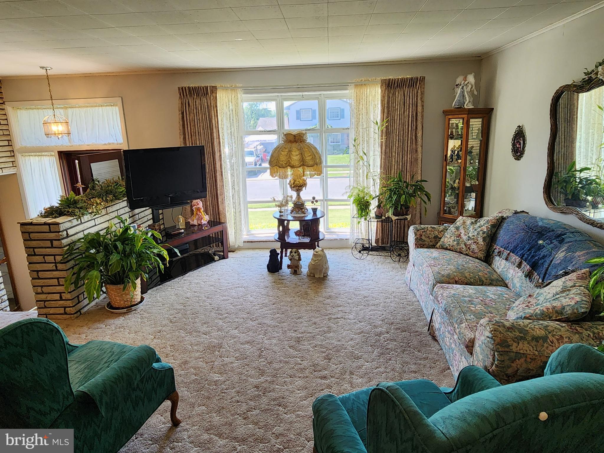 113 Hollyoke Road Somerdale, NJ 08083 - Photo 12 of 21 Living Room