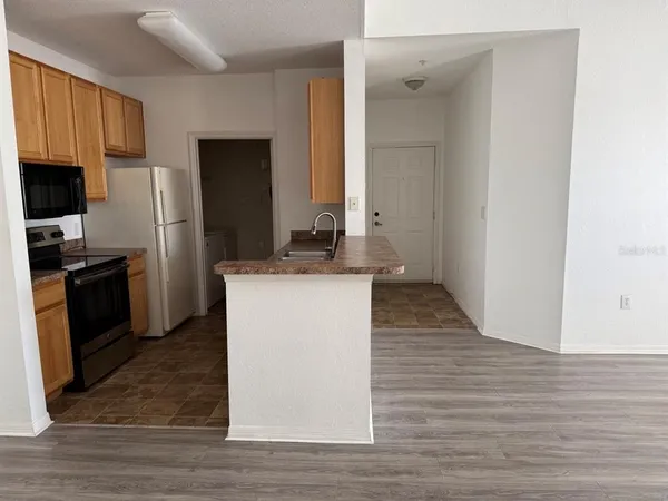 $1,625 | 2406 Courtney Meadows Court, Unit 104, Tampa, FL 33619