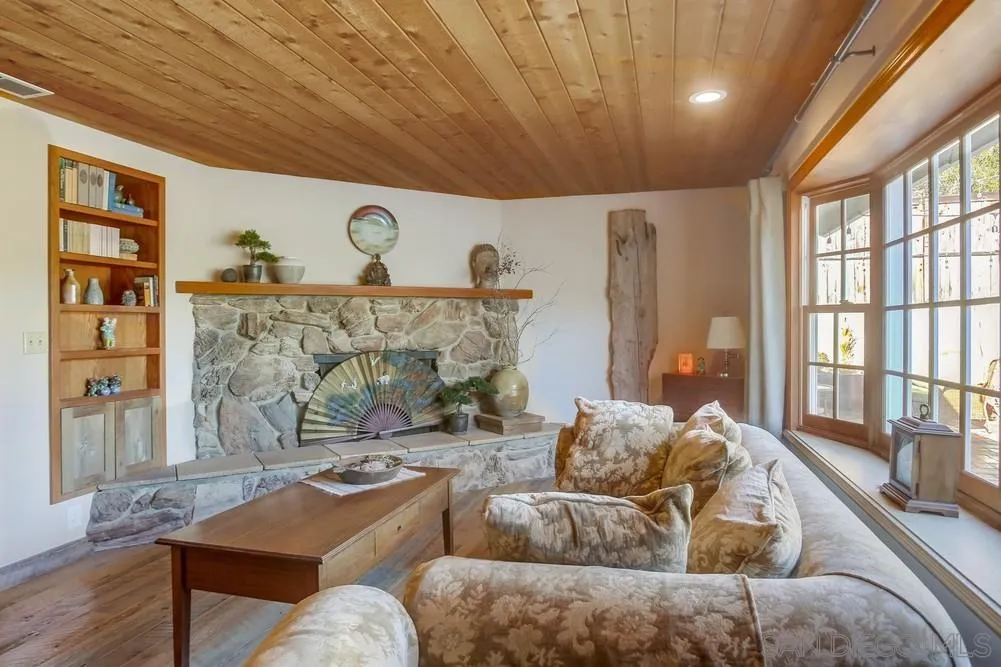 342 Cole Ranch Road Encinitas, CA 92024 - Photo 4 of 34 a living room with furniture and a window