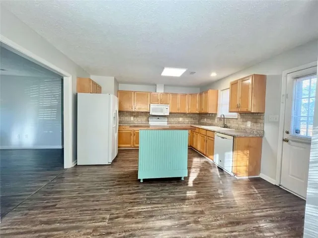 $1,700 | 233 Hawks Nest Road, Commerce, GA 30529