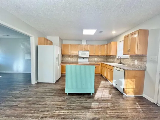 $1,700 | 233 Hawks Nest Road, Commerce, GA 30529