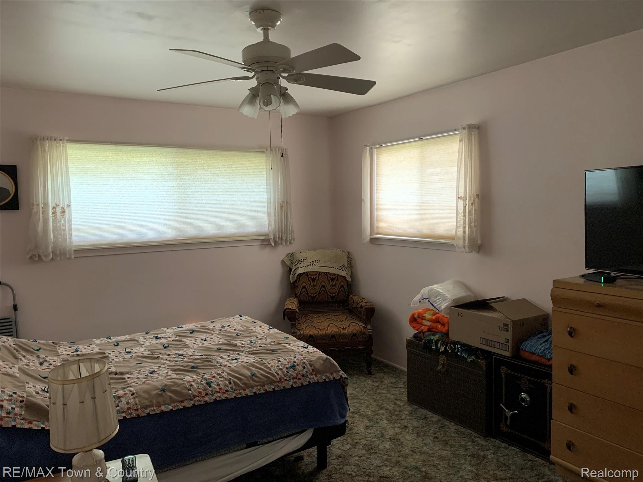 5383 Flushing Road Flushing, MI 48433 - Photo 15 of 28 flushing bedroom2.jpg