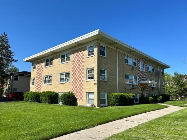 $118,000 | 10931 South Lloyd Drive, Unit 1C, Worth, IL 60482