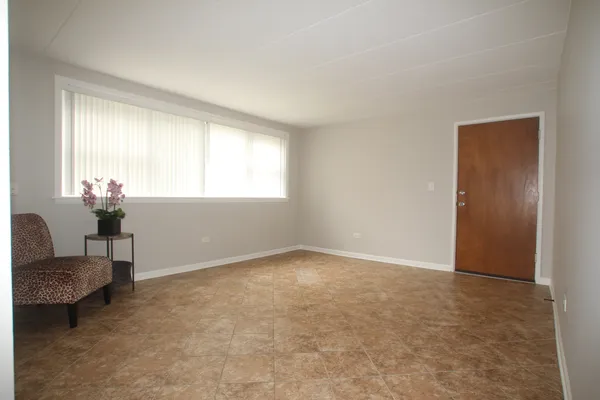 $118,000 | 10931 South Lloyd Drive, Unit 1C, Worth, IL 60482