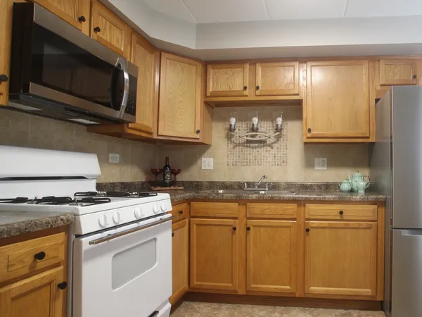 $118,000 | 10931 South Lloyd Drive, Unit 1C, Worth, IL 60482