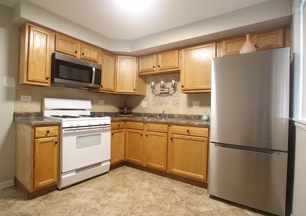 $118,000 | 10931 South Lloyd Drive, Unit 1C, Worth, IL 60482