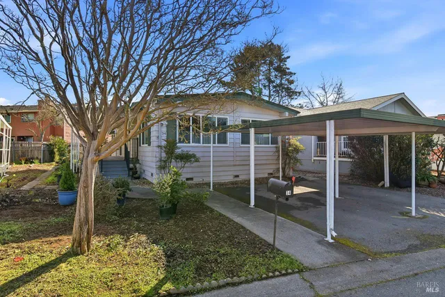 a view of a house with a yard