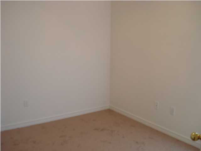 7 6th Shalimar, FL 32579 - Photo 18 of 23 a room that has a window