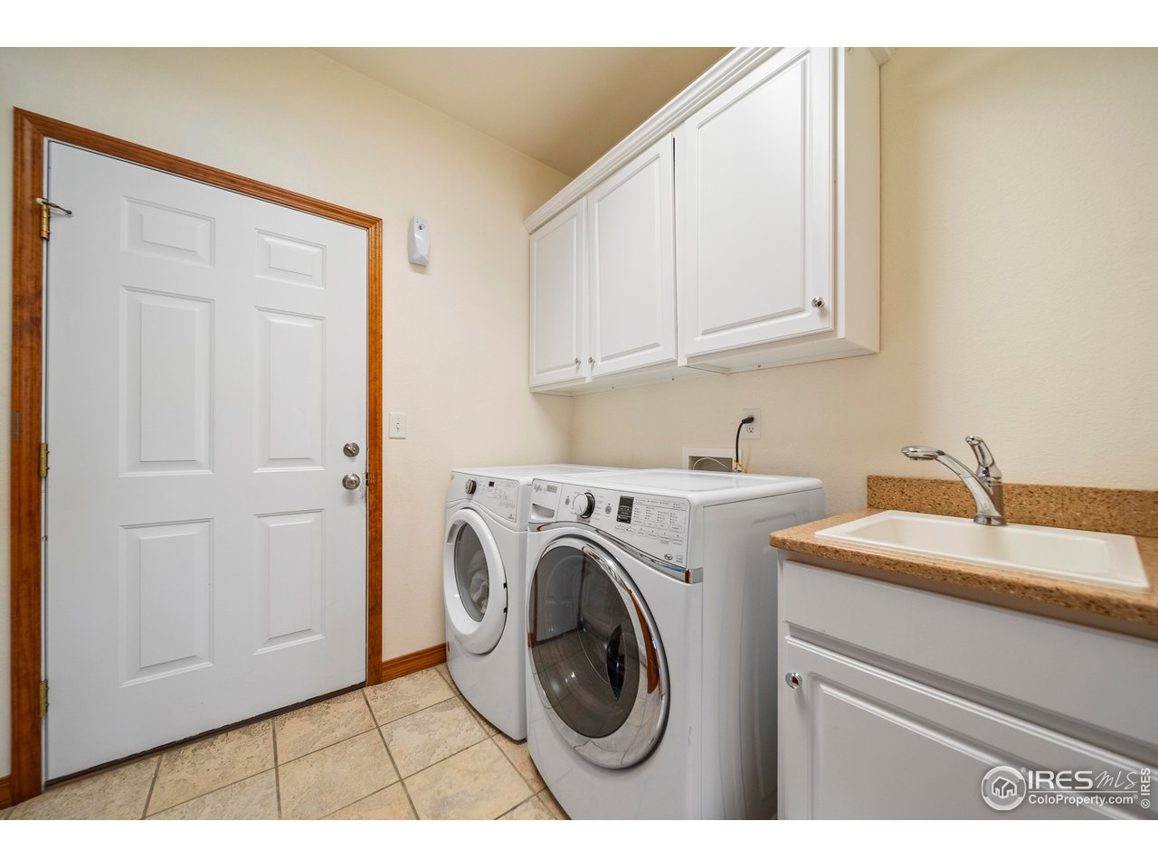 137 Reid Road Fort Morgan, CO 80701 - Photo 35 of 40 Laundry area with sink