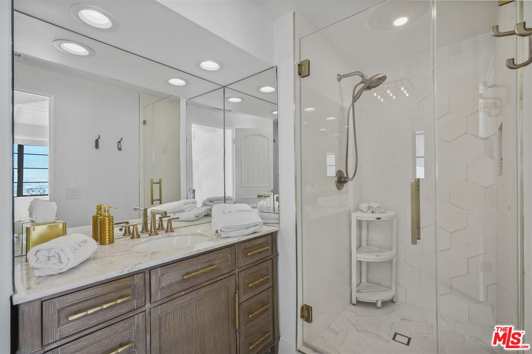 31500 Victoria Point Road Malibu, CA 90265 - Photo 33 of 53