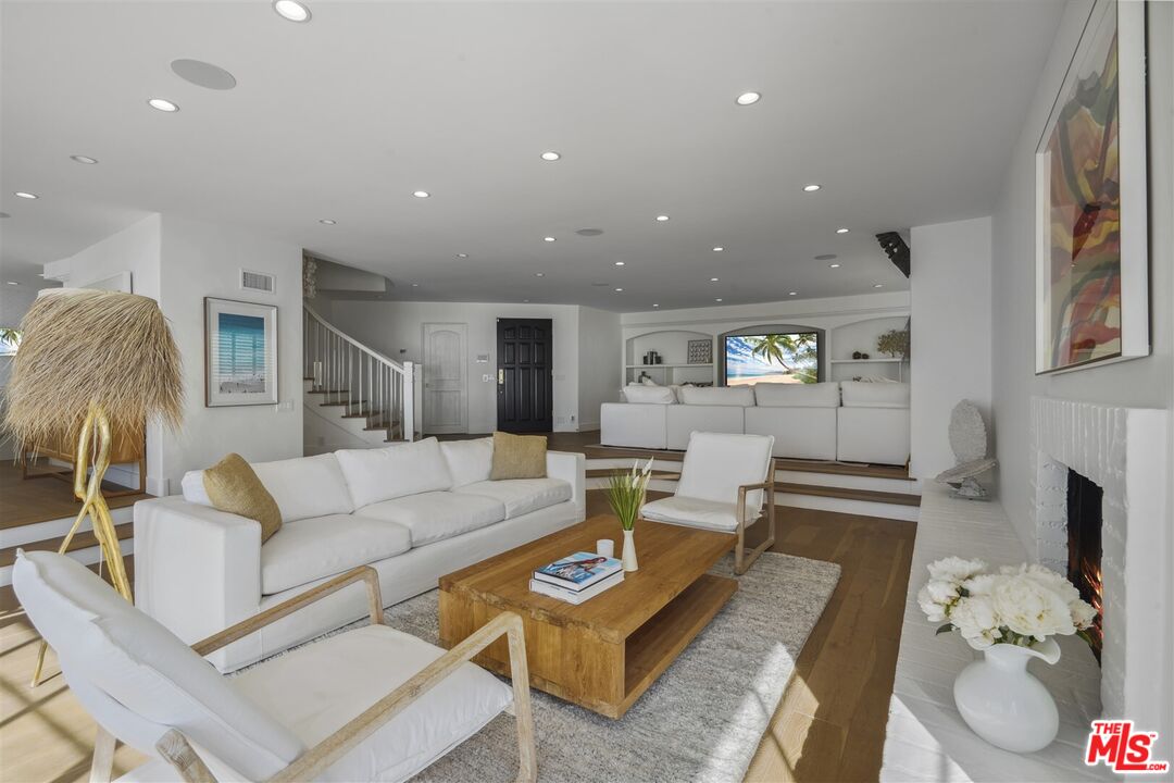 31500 Victoria Point Road Malibu, CA 90265 - Photo 4 of 53