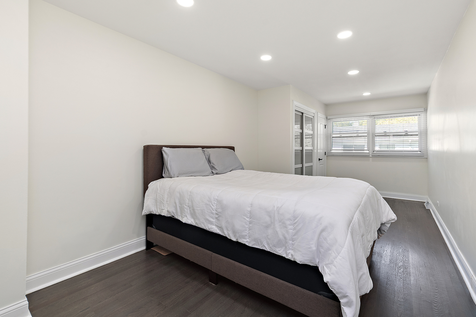 18849 Jamie Court Homewood, IL 60430 - Photo 21 of 35 a large bed sitting in a bedroom next to a window