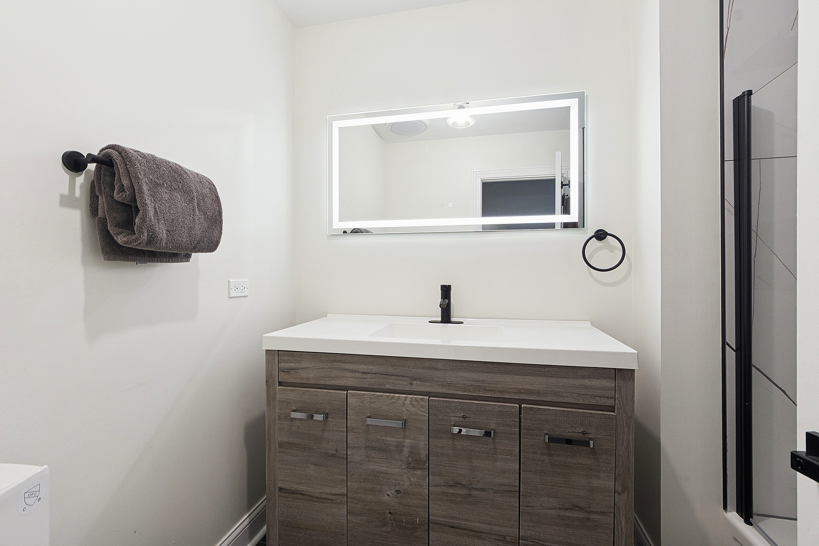 18849 Jamie Court Homewood, IL 60430 - Photo 22 of 35 a bathroom with a sink and a mirror