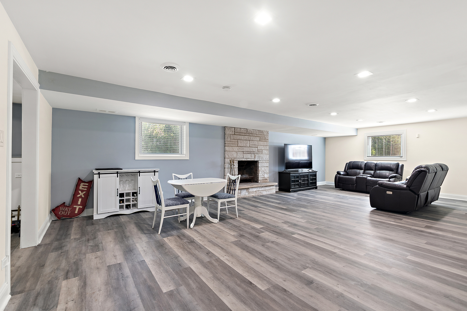 18849 Jamie Court Homewood, IL 60430 - Photo 24 of 35 a living room with furniture and a wooden floor