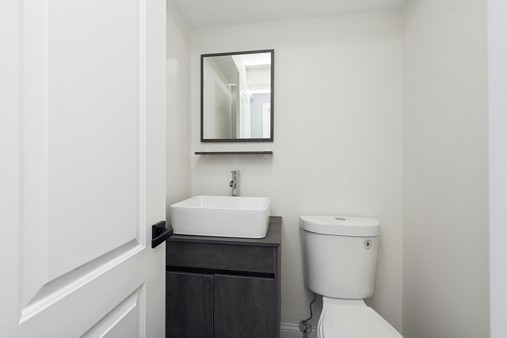 18849 Jamie Court Homewood, IL 60430 - Photo 28 of 35 a bathroom with a toilet a sink and mirror