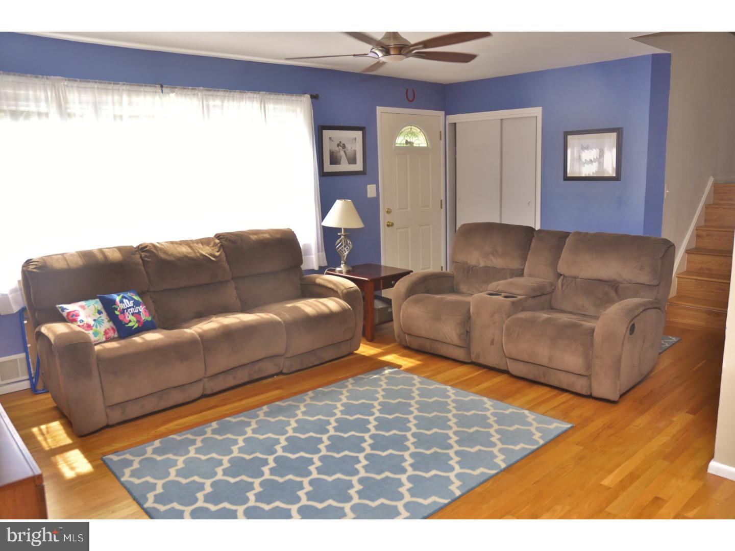 5 Sussex Road Mount Holly, NJ 08060 - Photo 4 of 21 Living Room