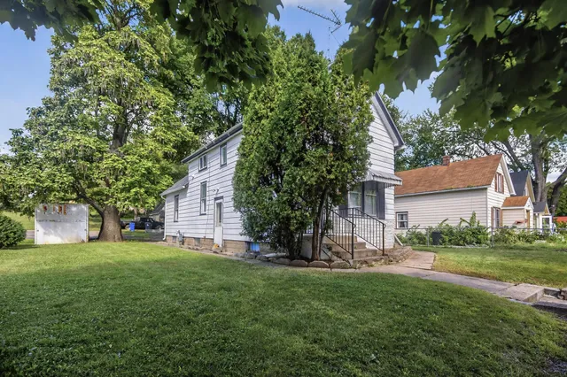 $215,000 | 1323 4th Street East, St. Paul, MN 55106