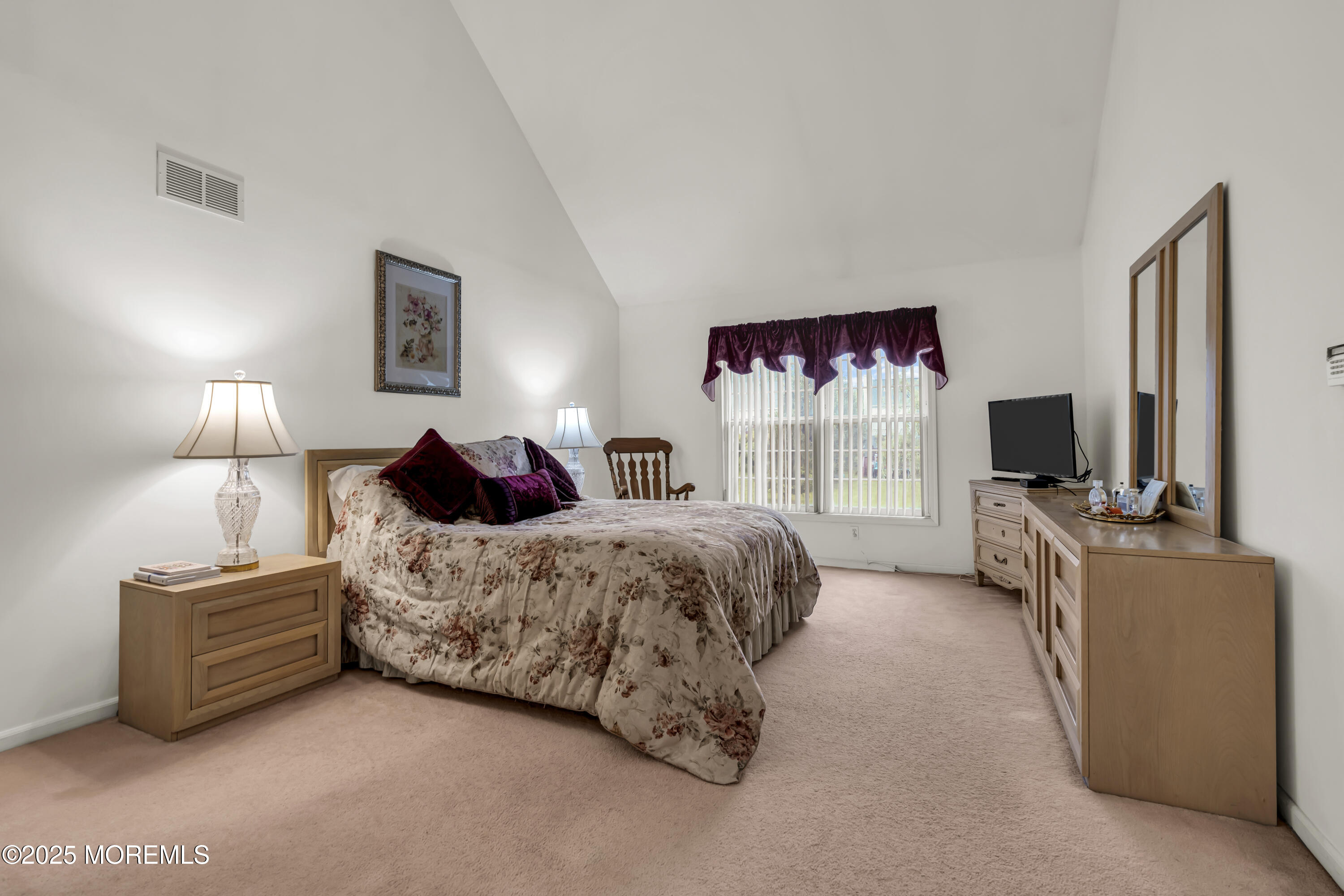 6 Cardinal Way Raritan, NJ 08869 - Photo 19 of 26 6 Cardinal Master bedroom