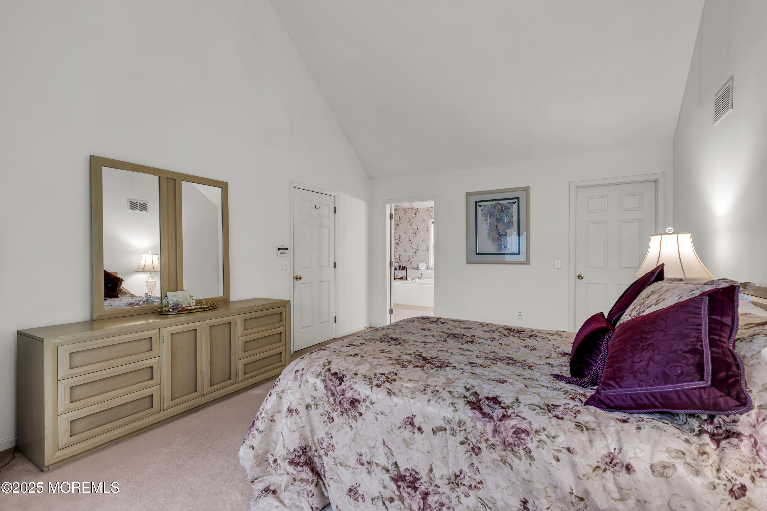 6 Cardinal Way Raritan, NJ 08869 - Photo 20 of 26 6 Cardinal Master bedroom2