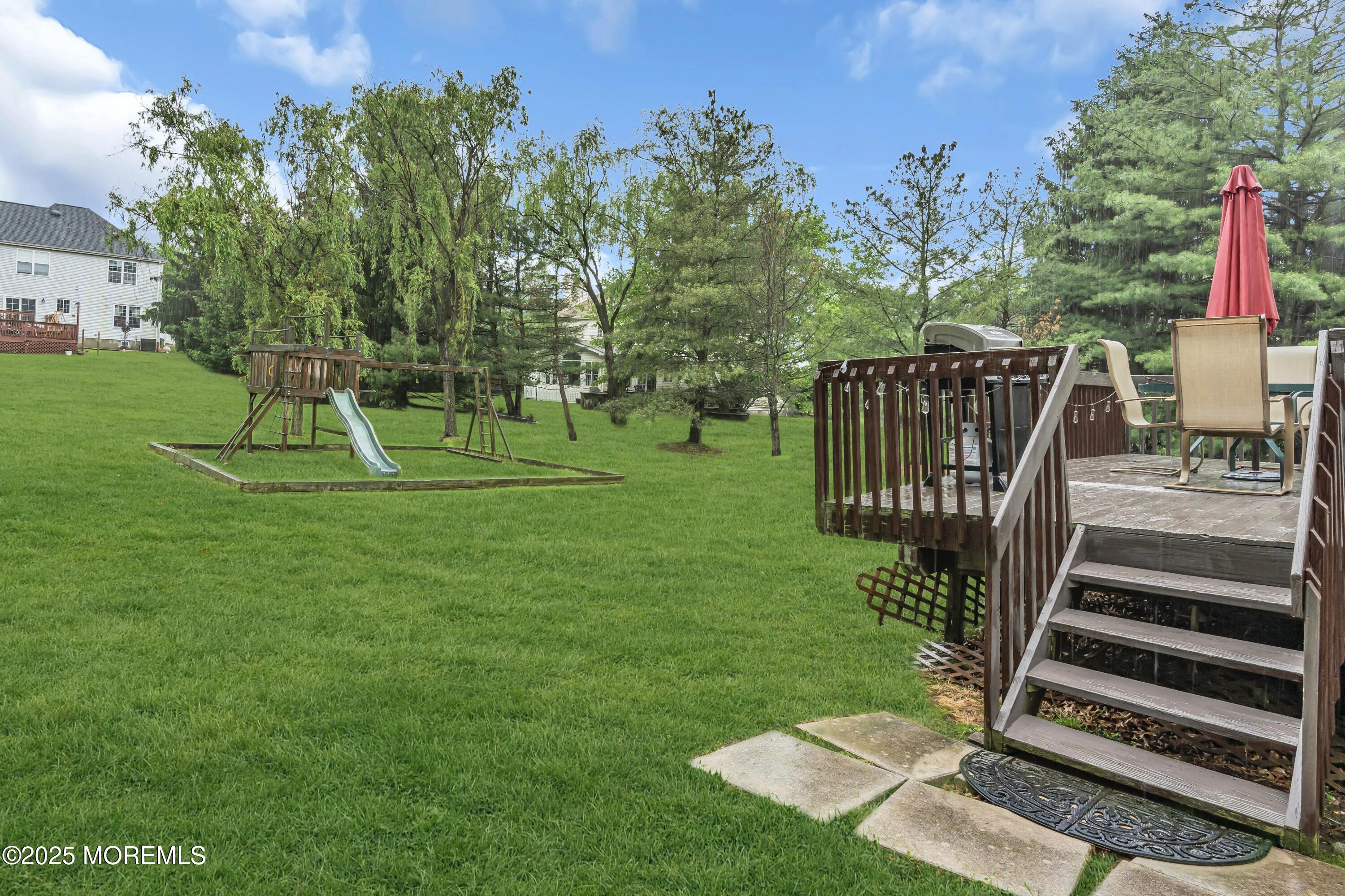 6 Cardinal Way Raritan, NJ 08869 - Photo 25 of 26 6 Cardinal back deck