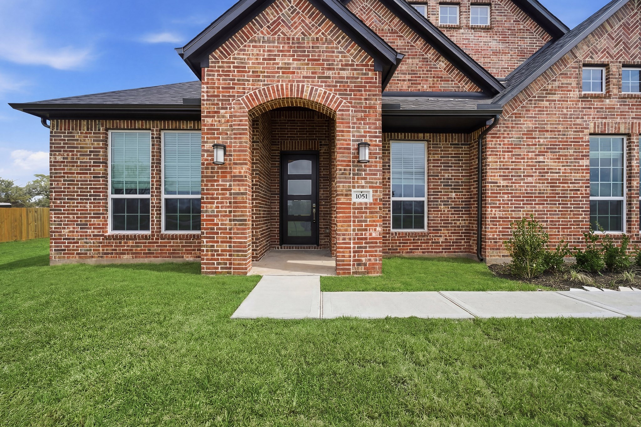 1051 Lakeland Circle Rosharon, TX 77583 - Photo 2 of 29