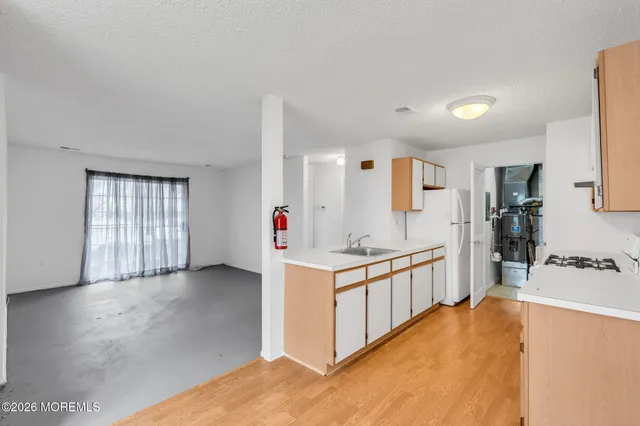 $299,000 | 25 Des Moines Court, Tinton Falls, NJ 07712