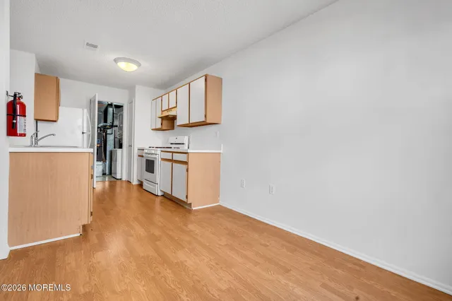 $299,000 | 25 Des Moines Court, Tinton Falls, NJ 07712