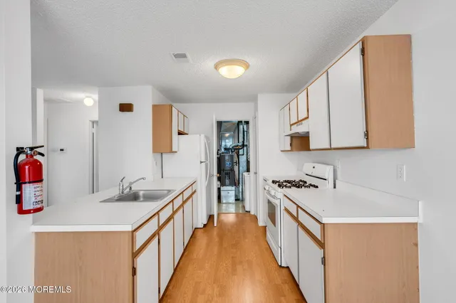 $299,000 | 25 Des Moines Court, Tinton Falls, NJ 07712