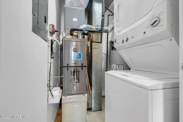 $299,000 | 25 Des Moines Court, Tinton Falls, NJ 07712