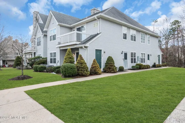 $299,000 | 25 Des Moines Court, Tinton Falls, NJ 07712