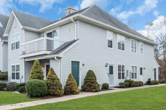 $299,000 | 25 Des Moines Court, Tinton Falls, NJ 07712