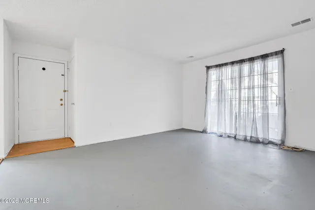 $299,000 | 25 Des Moines Court, Tinton Falls, NJ 07712