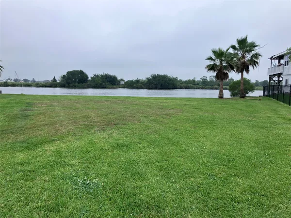 $189,000 | 4408 Island Drive, Dickinson, TX 77539