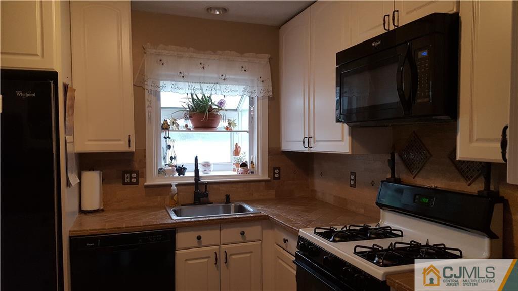 11 Overhill Road East Brunswick, NJ 08816 - Photo 10 of 21 Gallery Image 10