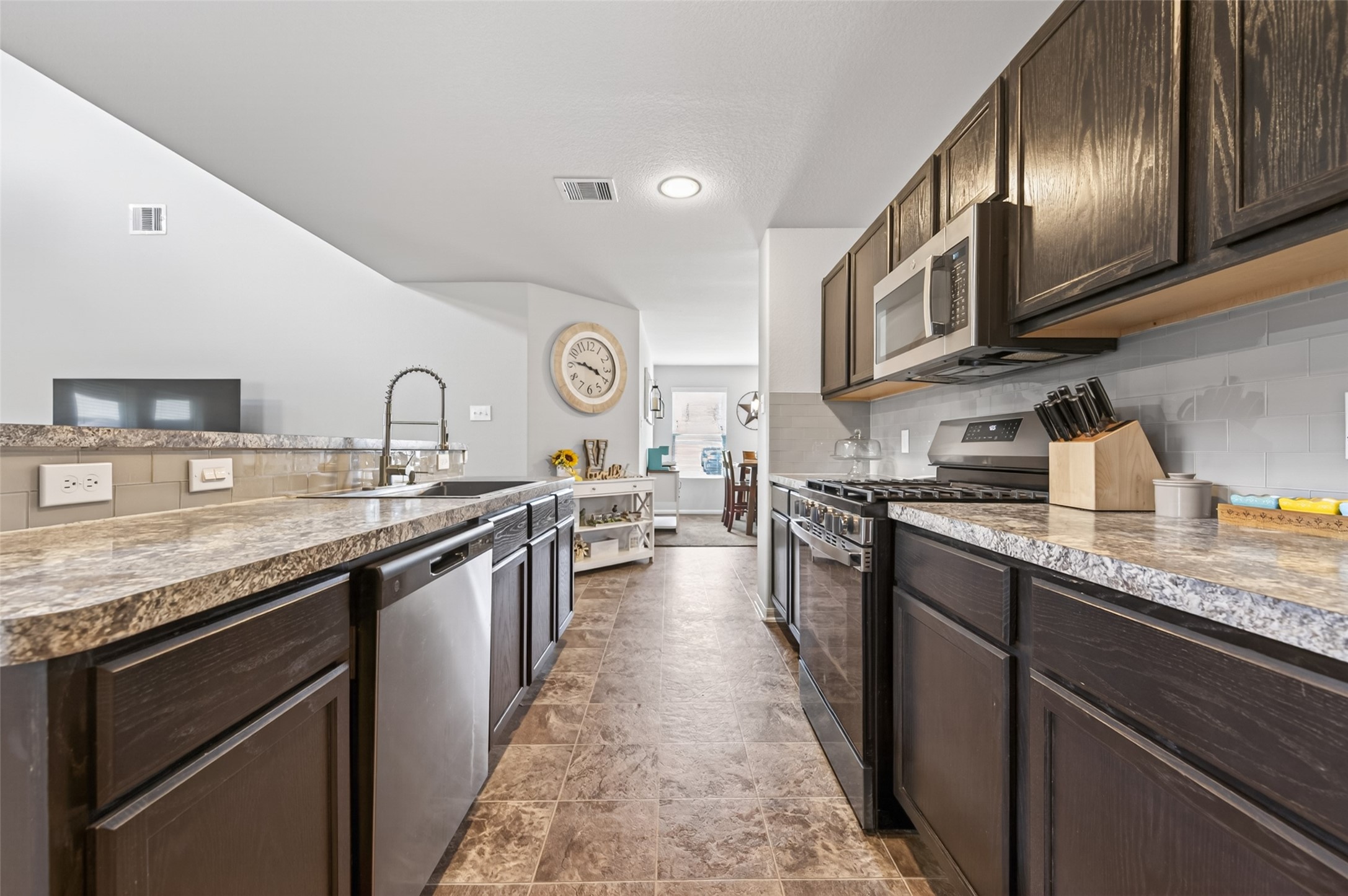 2902 Silverhorn Lane Rosenberg, TX 77471 - Photo 14 of 47