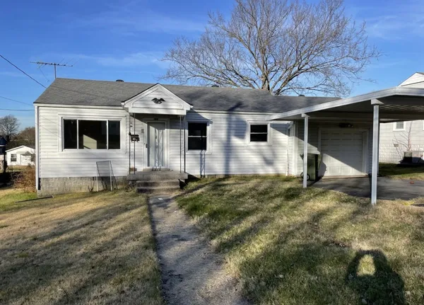 a view of a house with a yard