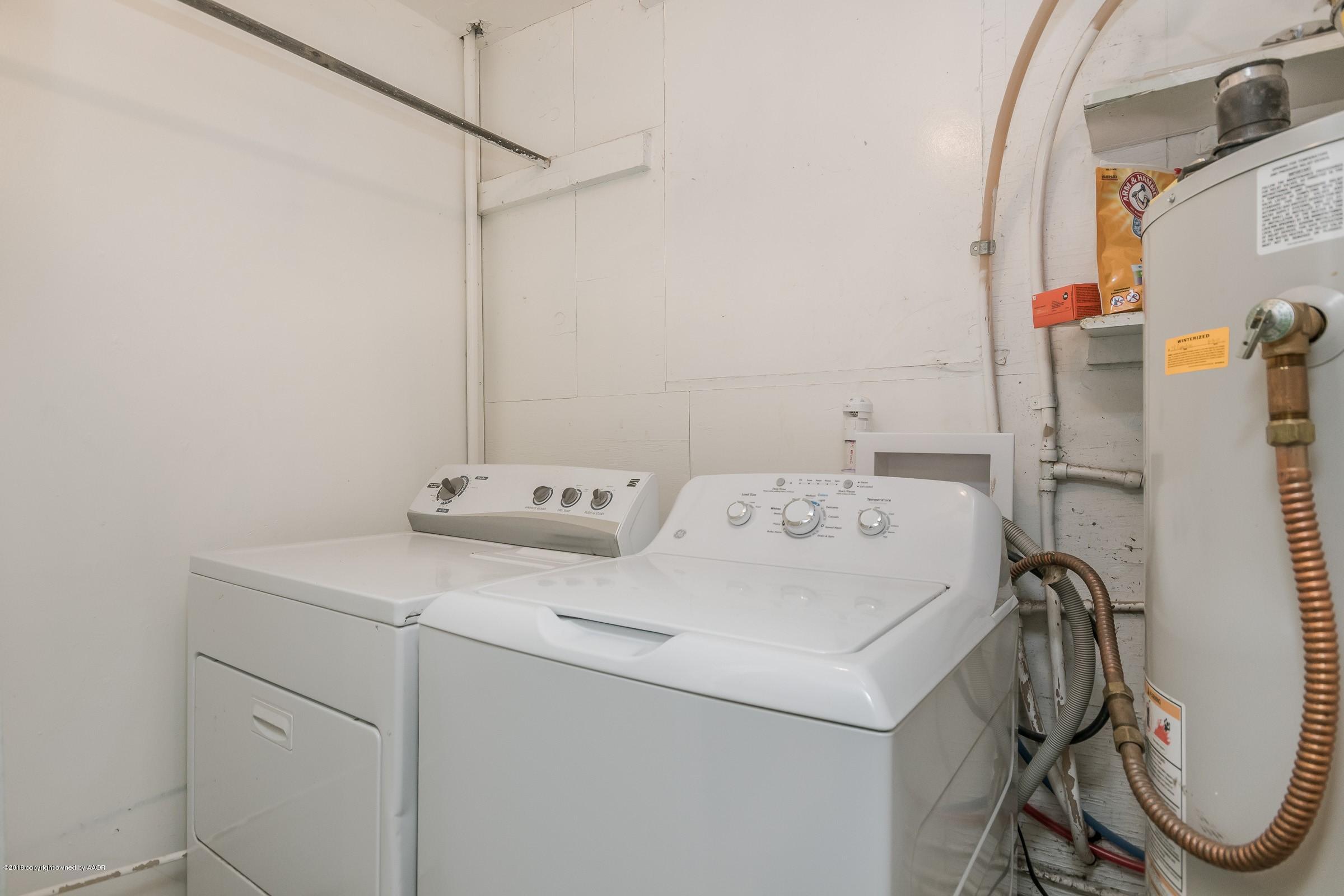 4635 South Hughes Street Amarillo, TX 79110 - Photo 9 of 20 a utility room with dryer and washer