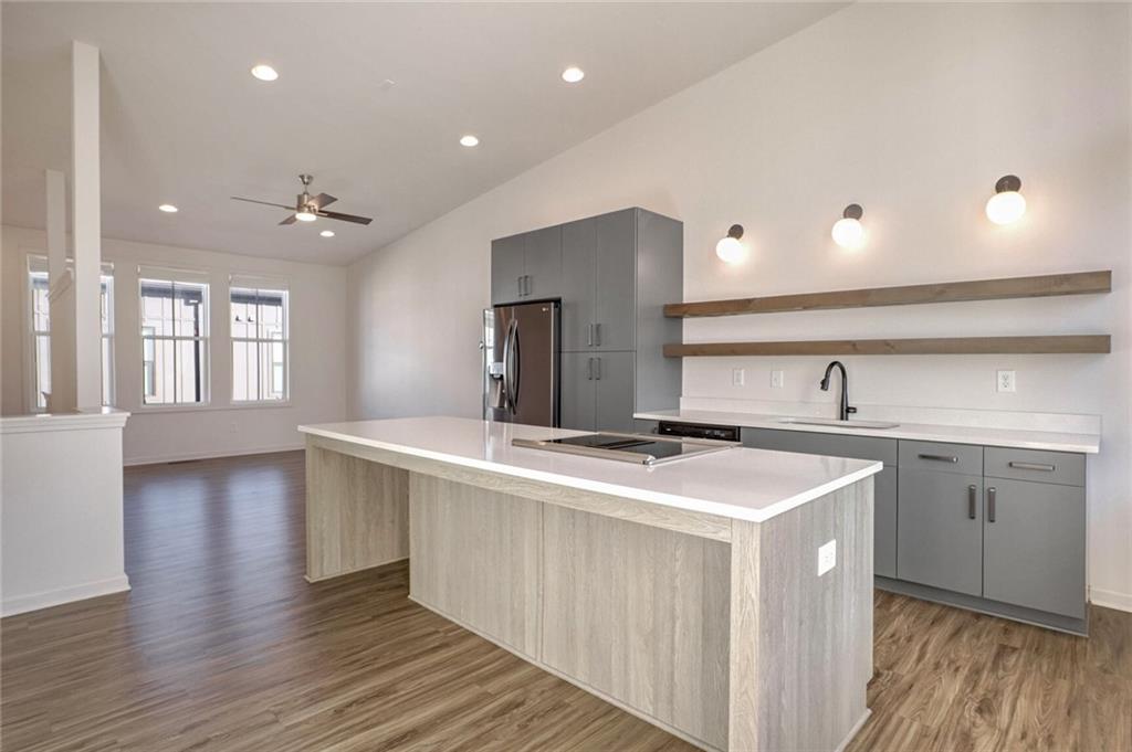 906 Brees Court Atlanta, GA 30318 - Photo 4 of 36
