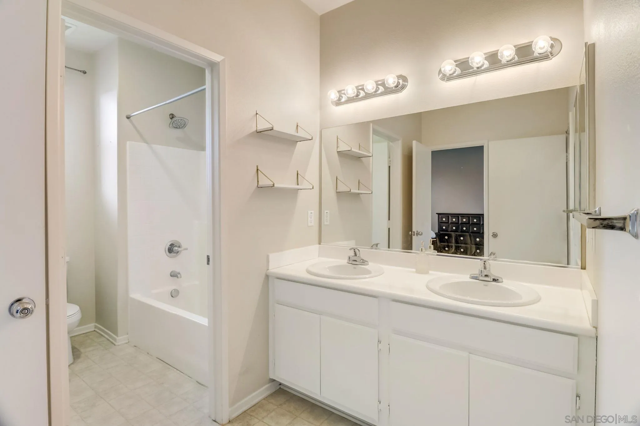 1395 Santa Diana Road, Unit 4 Chula Vista, CA 91913 - Photo 15 of 32 Gallery Image 15