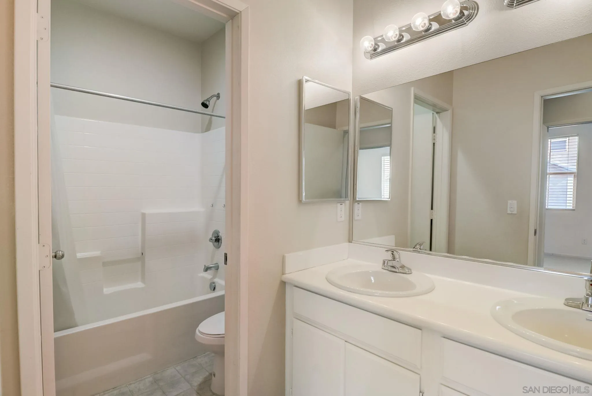1395 Santa Diana Road, Unit 4 Chula Vista, CA 91913 - Photo 17 of 32 Gallery Image 17