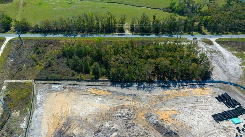 178 Highway 301 Sumterville, FL 33585 - Photo 7 of 25 a view of a swimming pool with a yard